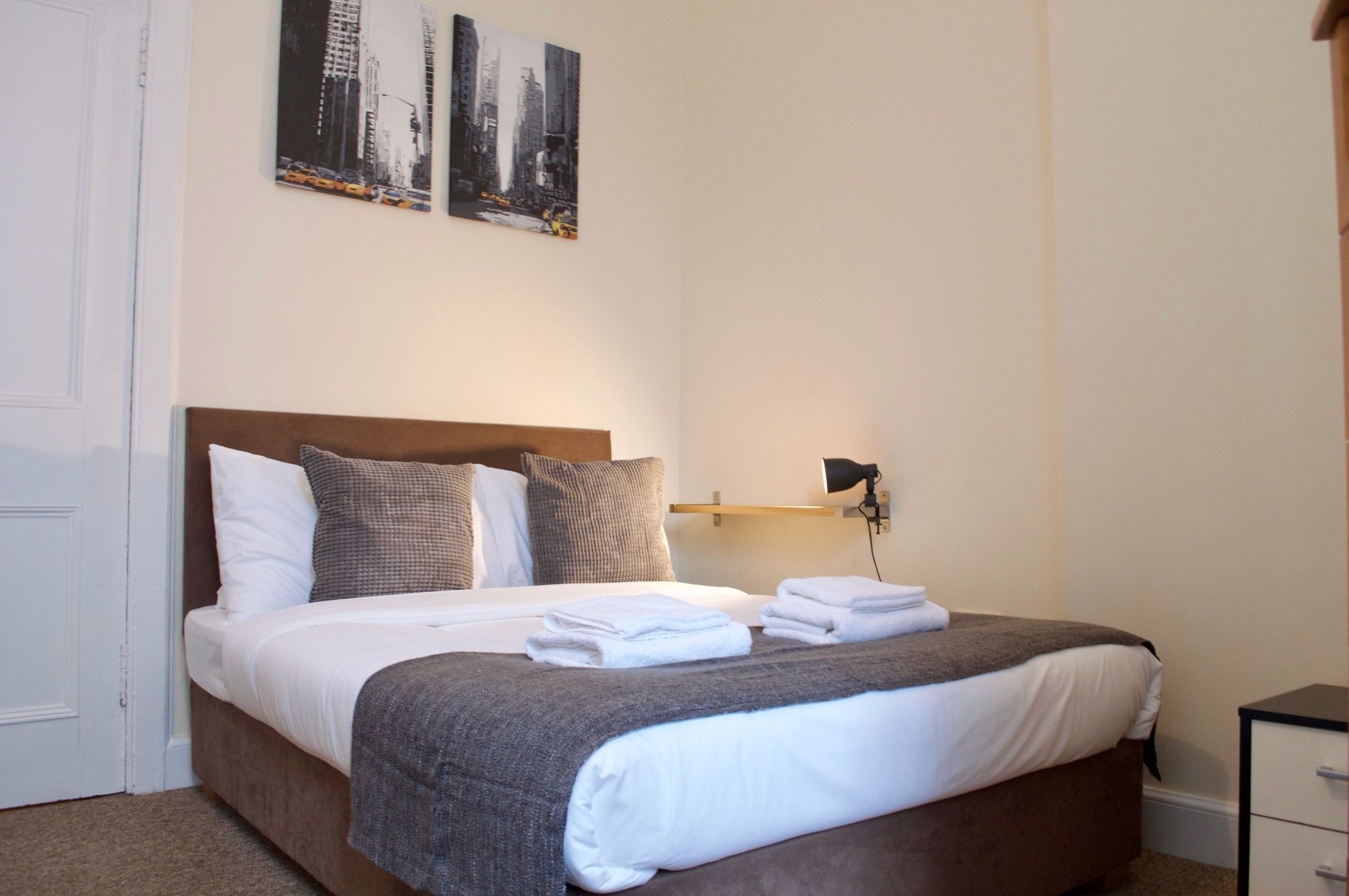 3 Bedroom Apartment Accommodates 8 Edinburgh Exterior photo